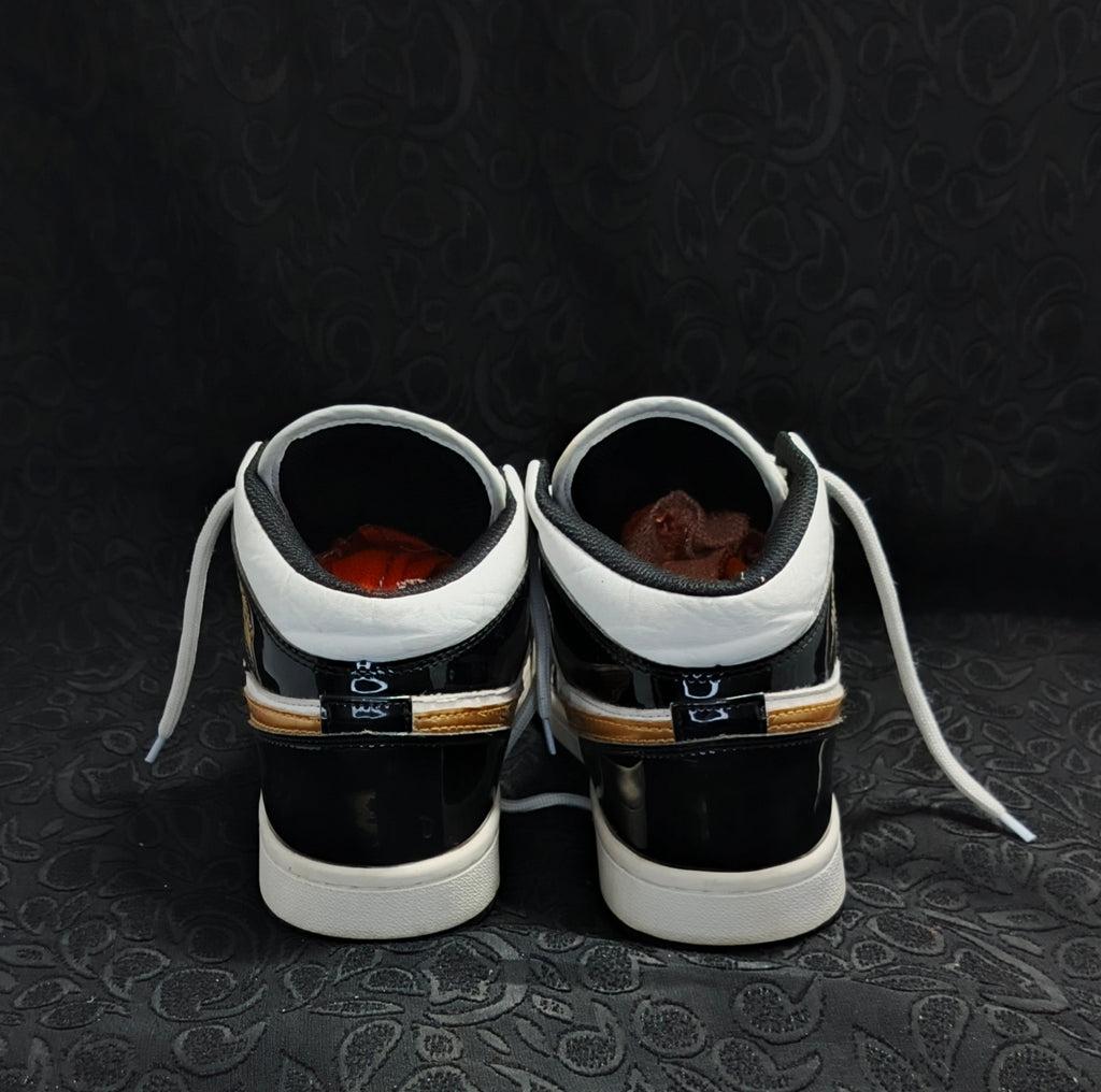 Nike Air Jordan 1 Mid “Black/White/Gold Patent”