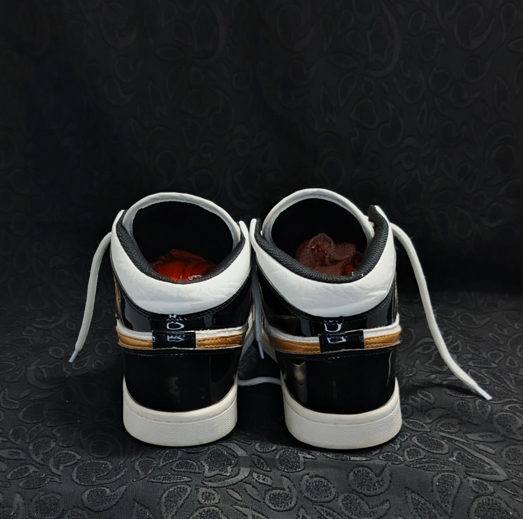 Nike Air Jordan 1 Mid “Black/White/Gold Patent”