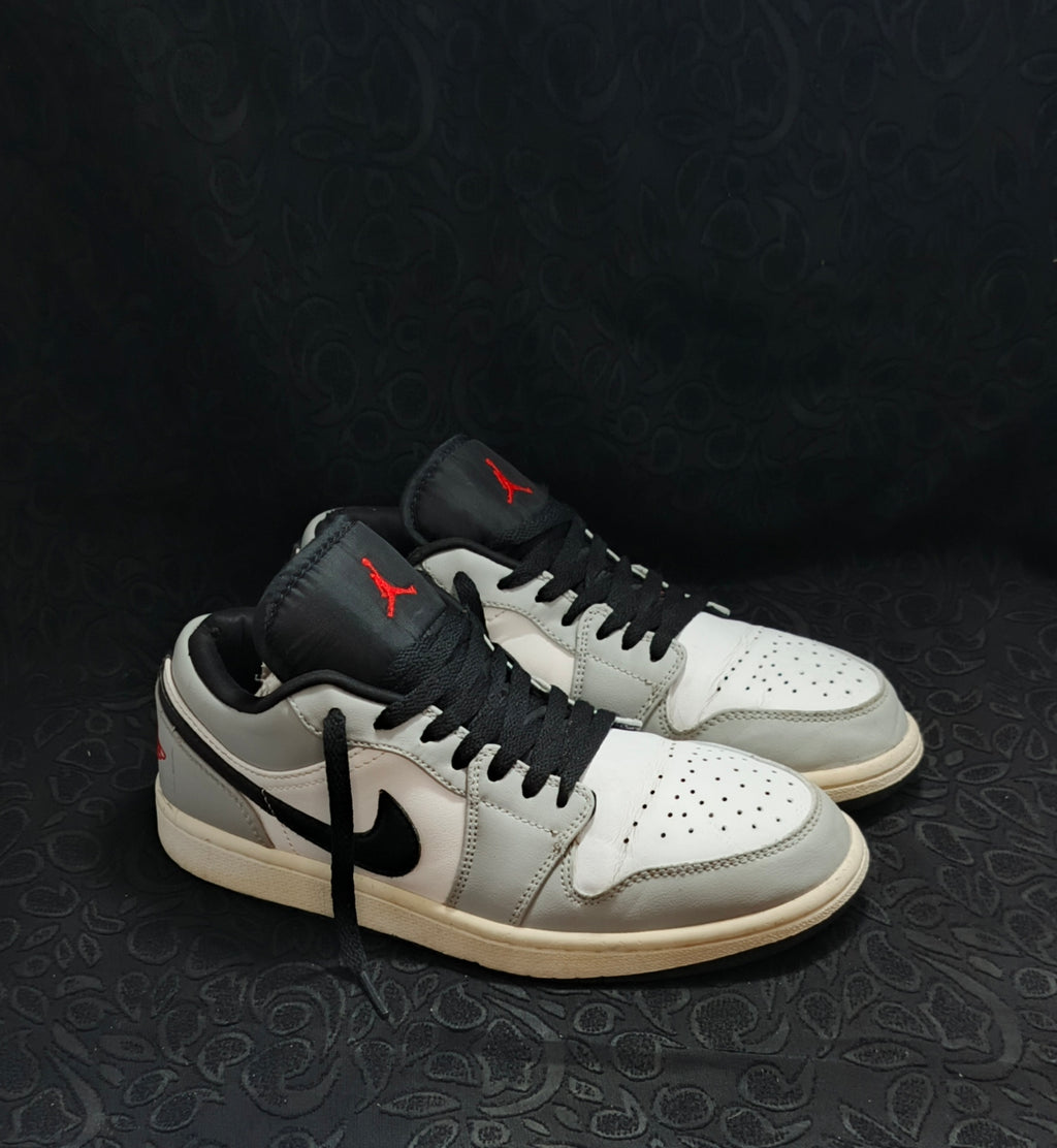 Air Jordan 1 Low “Light Smoke Grey/Black/Red”