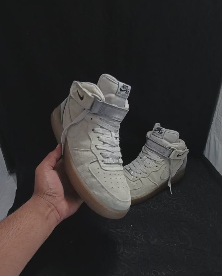 Nike Air Force 1 High (Suede / Gum Sole)