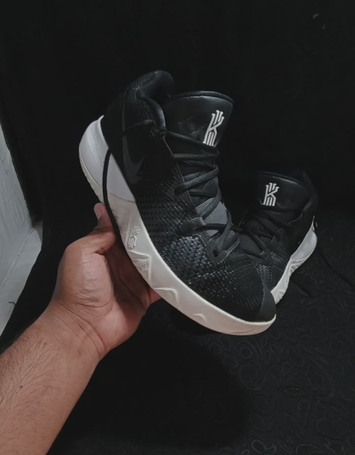 Nike kyrie flytrap sneaker